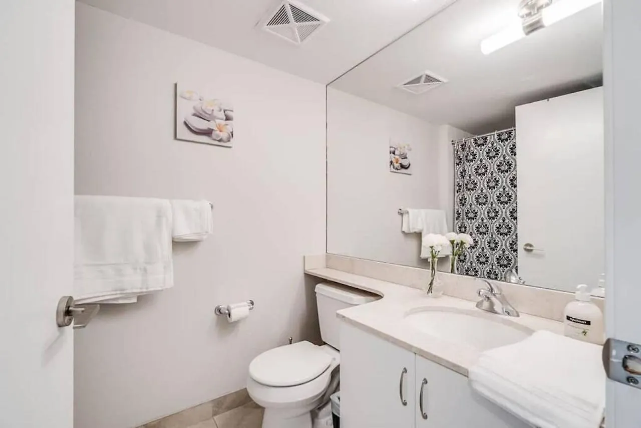 Beautiful 1Bd 1Ba Condo Lake And City Views Toronto Vakantiehuis